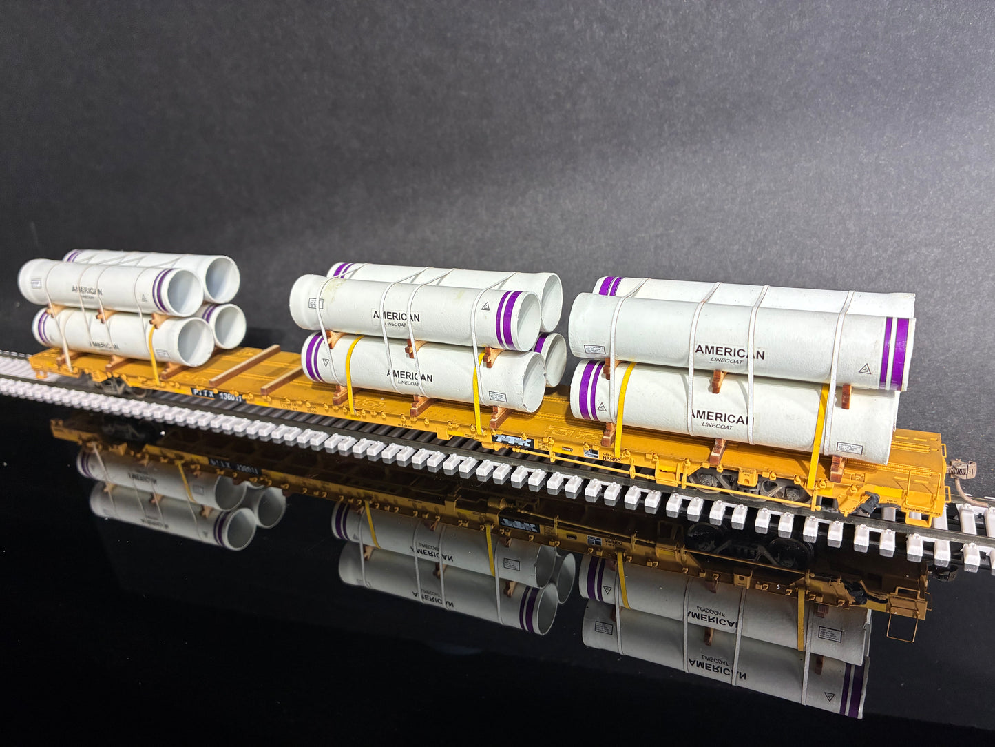 WalthersProto HO Scale 110 Ton Flatcar with Ductile Pipe