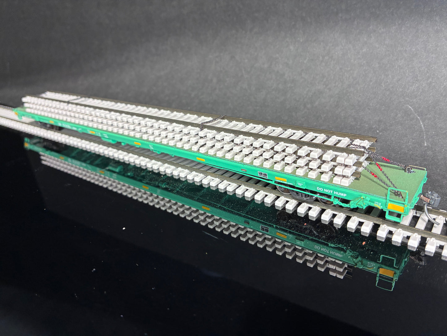 Walthers HO Scale 89' Flatcar with Track Panels