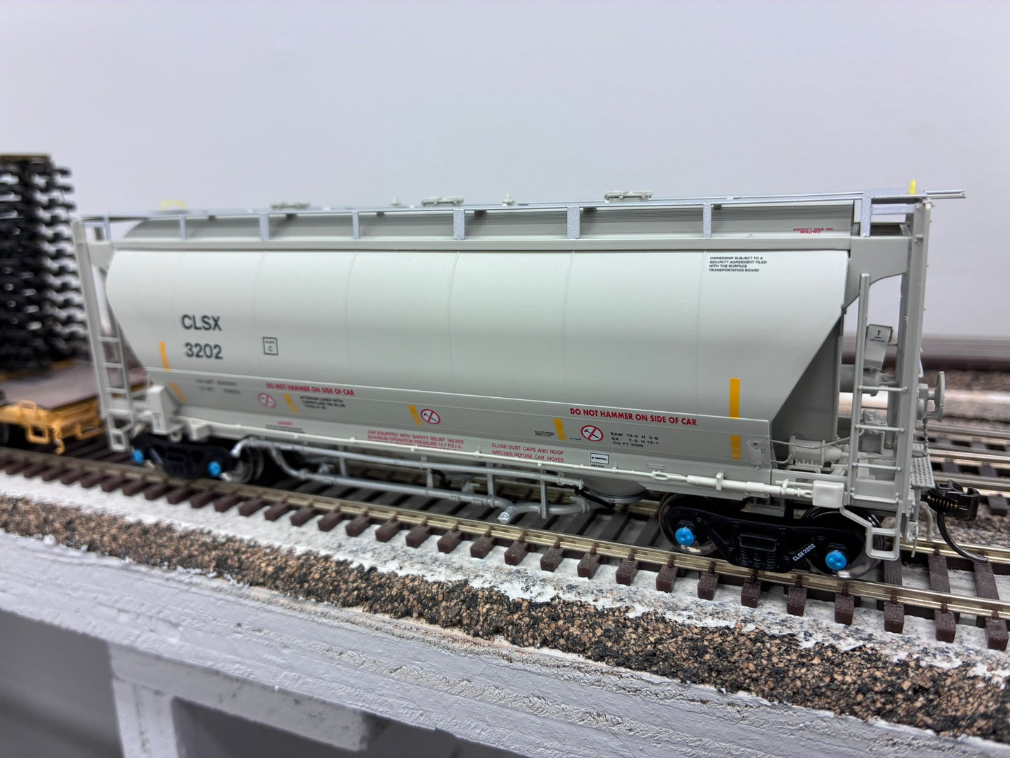 Atlas HO Scale Trinity 3230 Covered Hopper