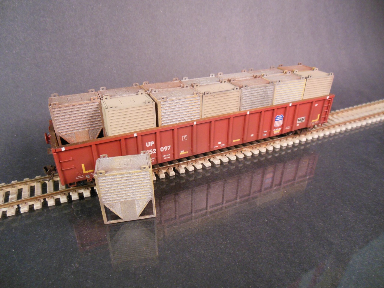 Exactrail HO scale gondola with steel containers Protoloads