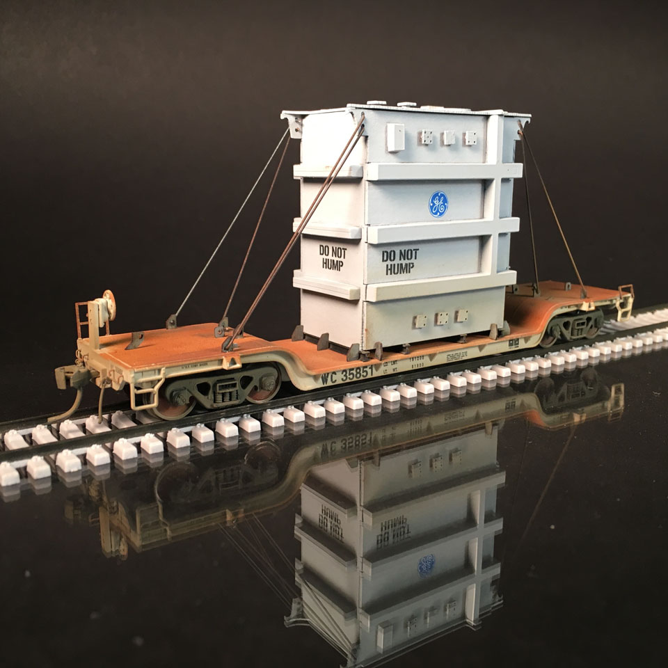 Walthers HO scale center depressed flatcar with transformer load Protoloads