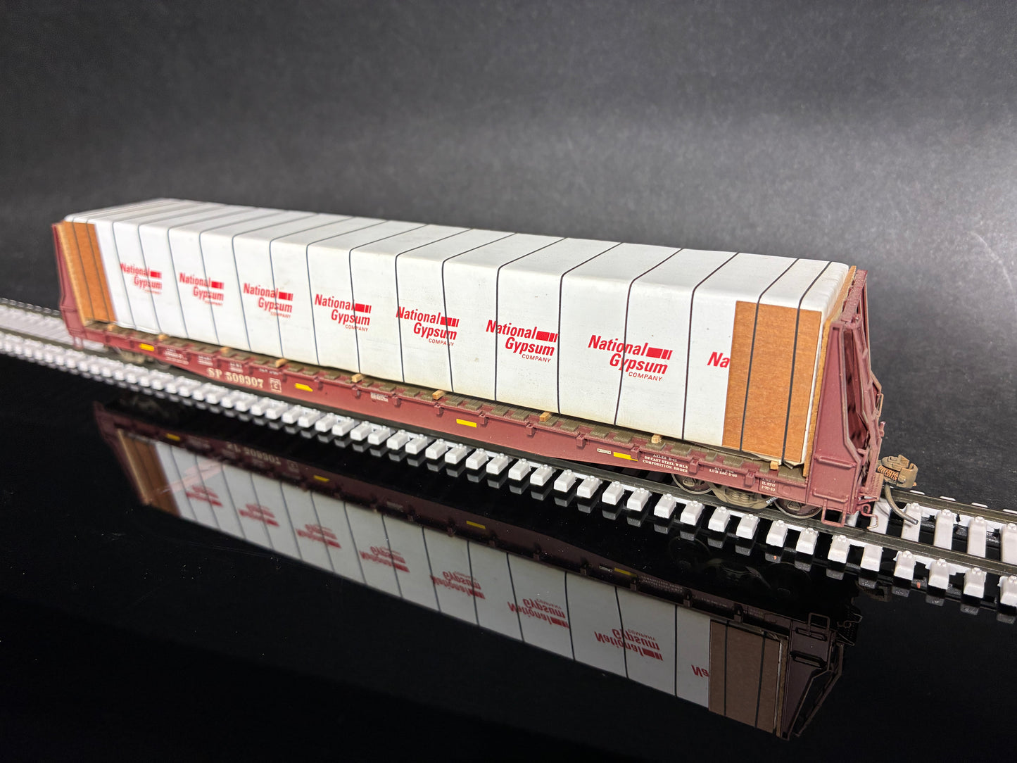 Wheels of Time HO Scale Bulkhead Flatcar with Drywall
